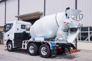 Carro conveniente do misturador concreto dos caminhões do uso 8x4Heavy com compressor de ar