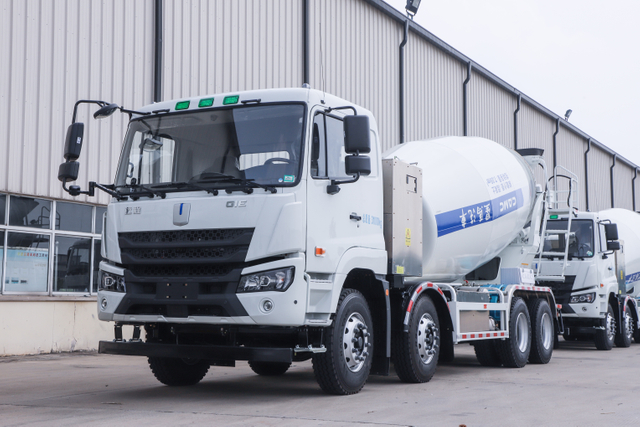 Caminhão de cimento de veículo elétrico de alta qualidade 8*4 m7