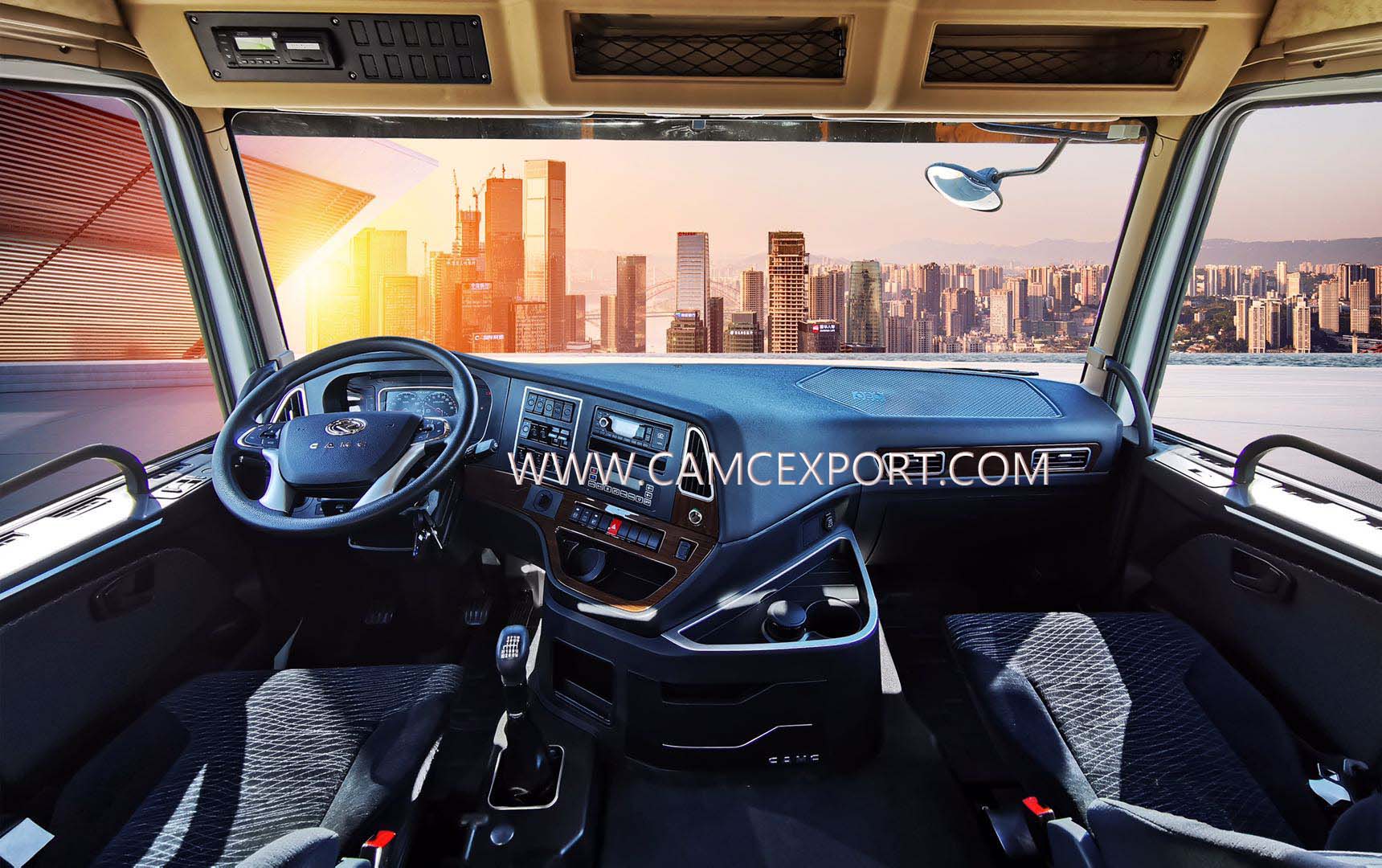 Interior do trator diesel pesado CAMC H9